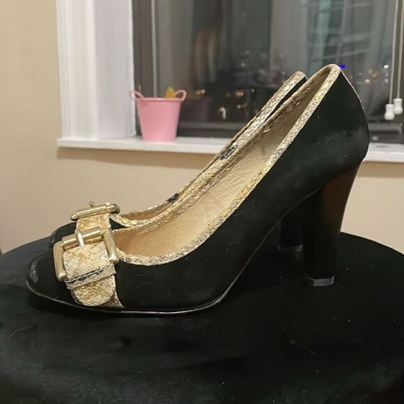 Black suede Micheal’s Kors belted round toe high heels stilettos size 7.5 M - Picture 9 of 15